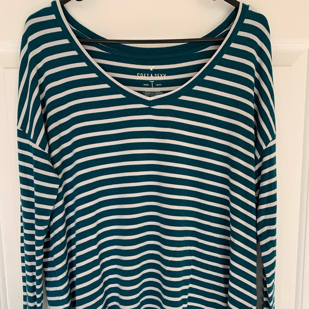 Buy 2 & get 2 free! AE women’s long sleeve top